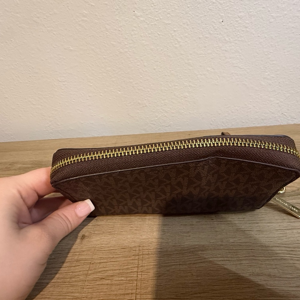 Michael Kors Jet Set logo Brown and Gold Wristlet NWT - Picture 4 of 8